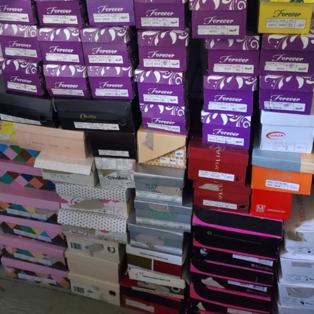 🔴👟📦📿 Like To Be Notified When I Go Live! & Follow Game 😊 @myshoeshack - Picture 5 of 7